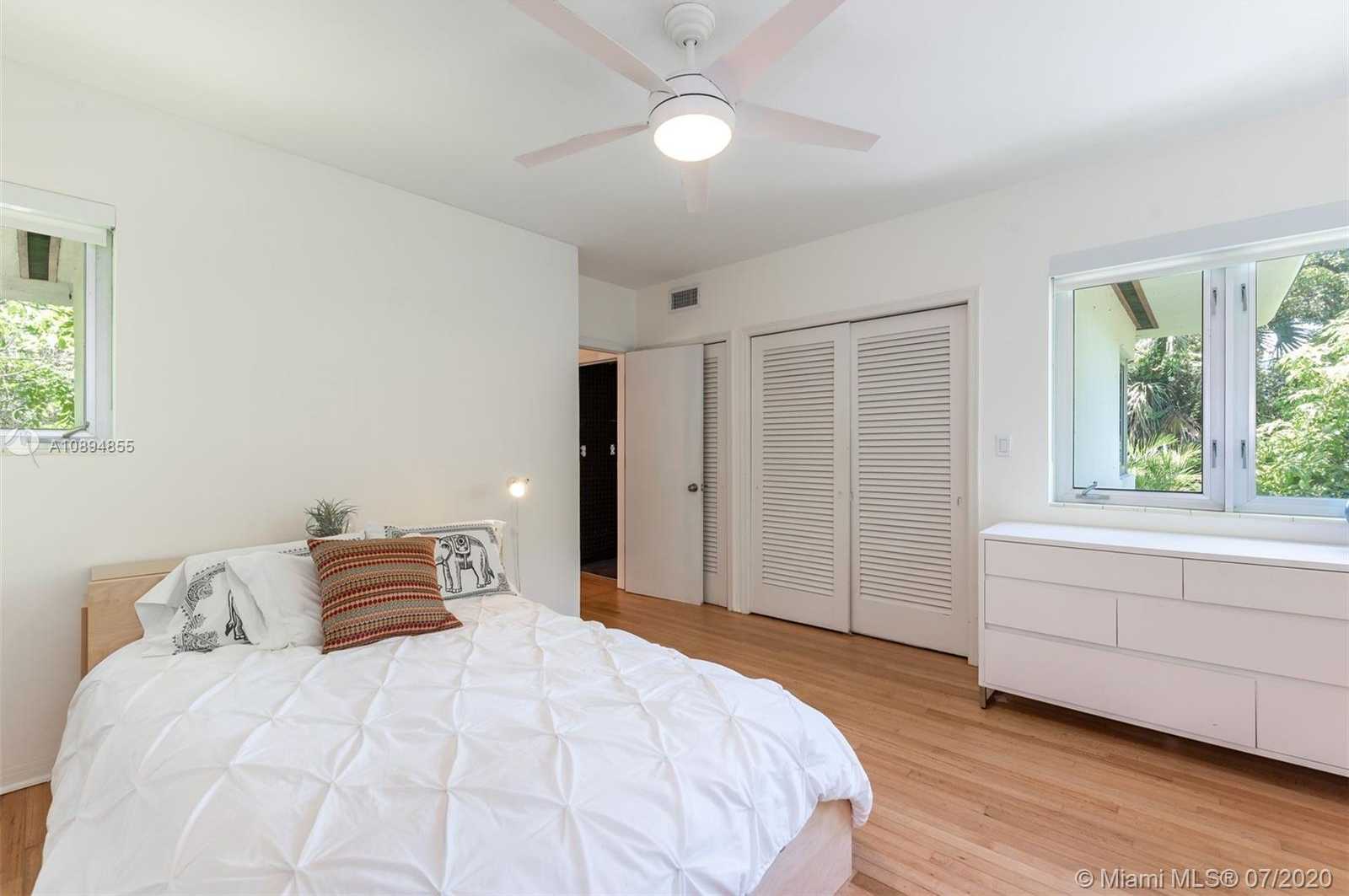 Small Image of 2801 FAIRGREEN DR, Miami Beach Number 21