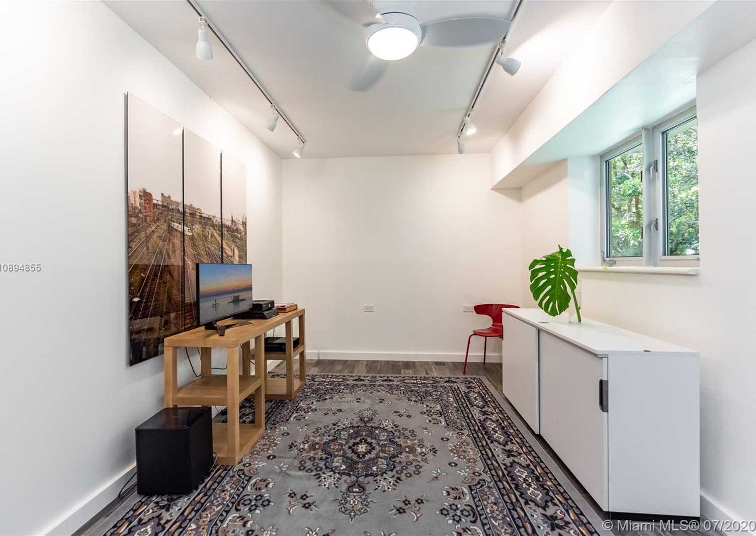 Small Image of 2801 FAIRGREEN DR, Miami Beach Number 23