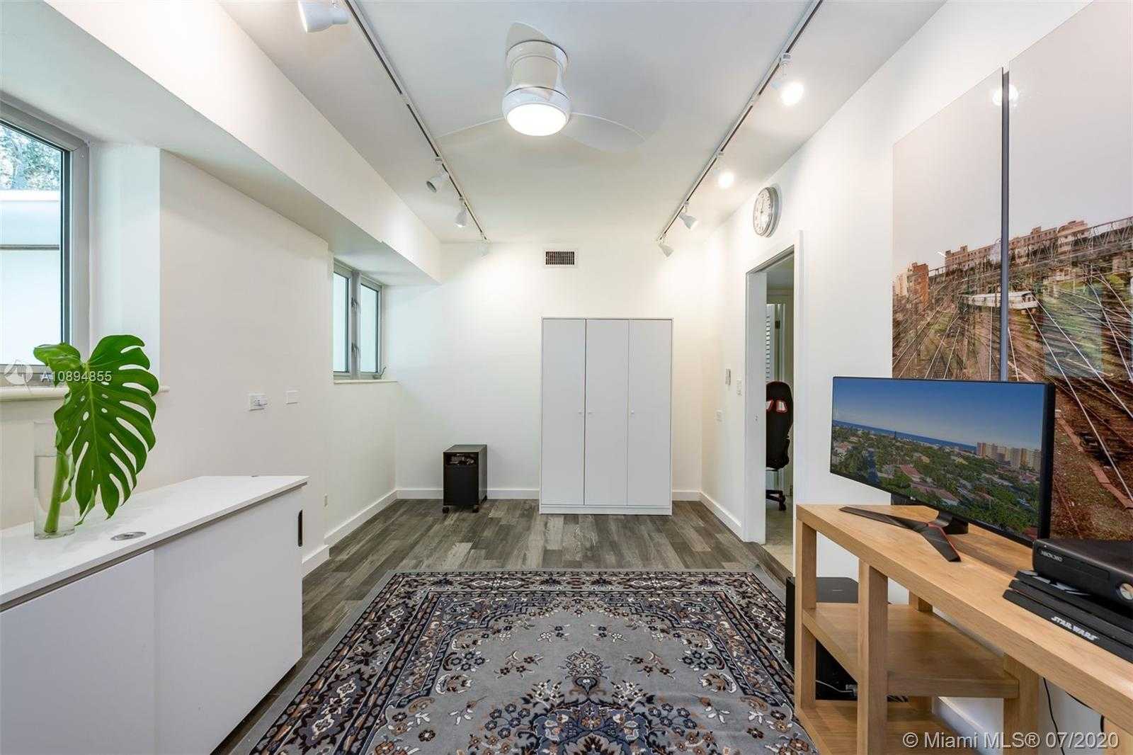 Small Image of 2801 FAIRGREEN DR, Miami Beach Number 24