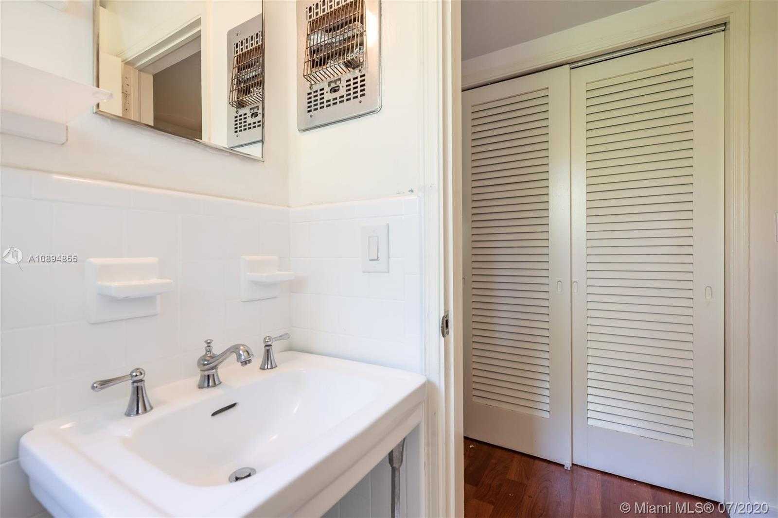 Small Image of 2801 FAIRGREEN DR, Miami Beach Number 26