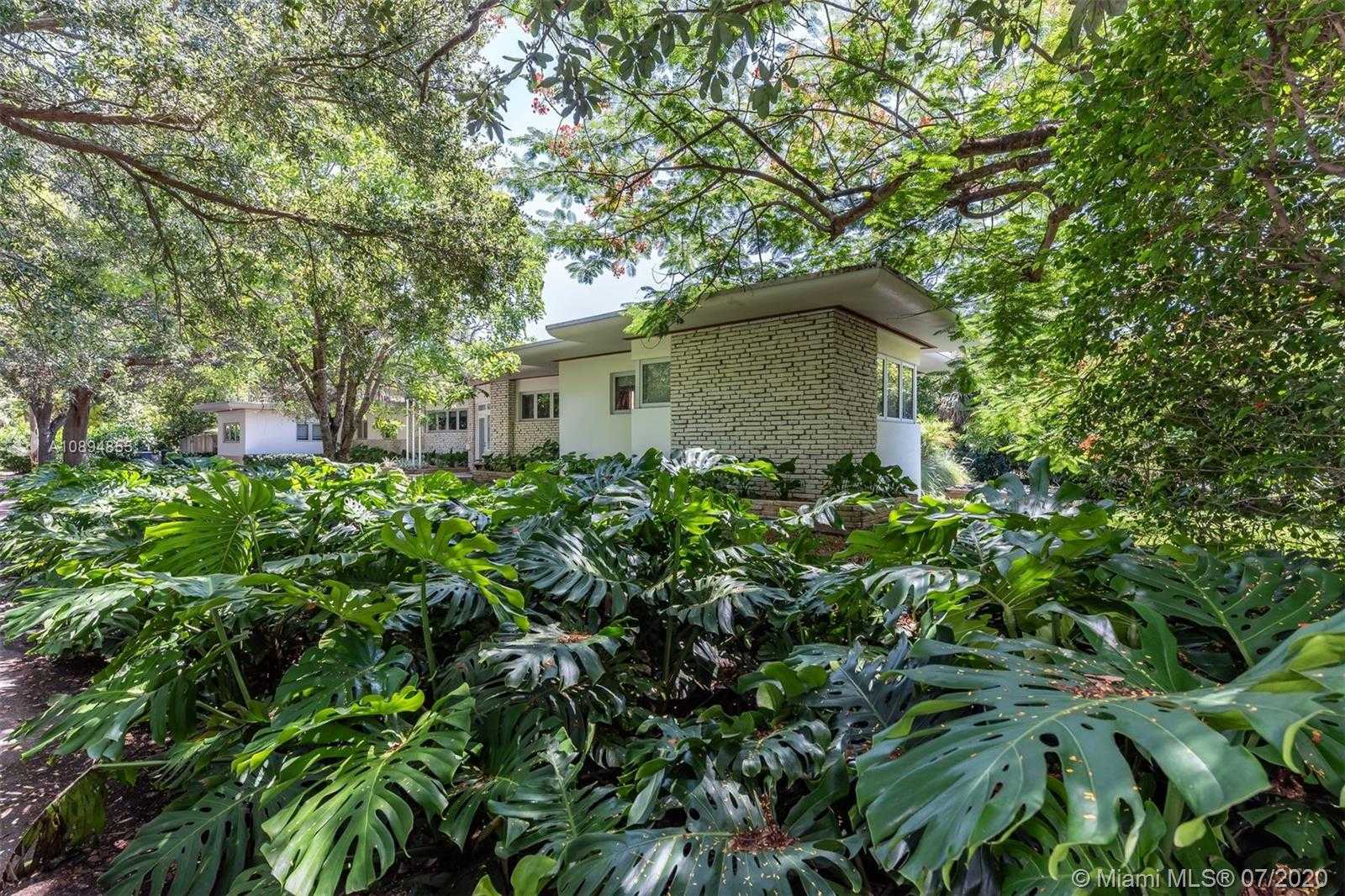 Small Image of 2801 FAIRGREEN DR, Miami Beach Number 3