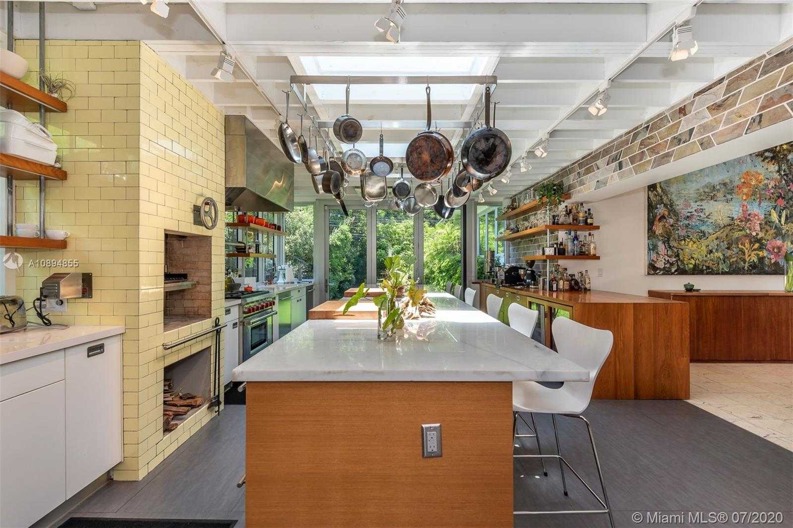Small Image of 2801 FAIRGREEN DR, Miami Beach Number 40