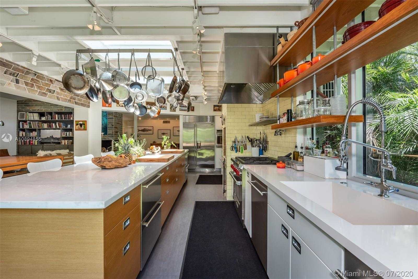 Small Image of 2801 FAIRGREEN DR, Miami Beach Number 41