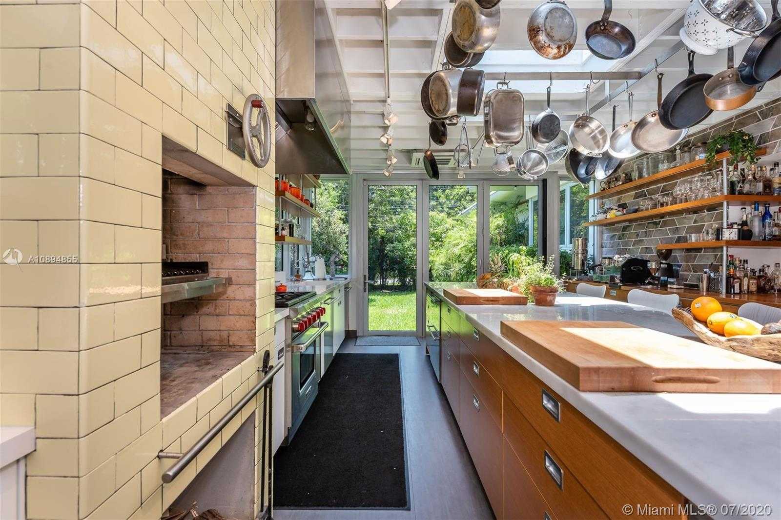 Small Image of 2801 FAIRGREEN DR, Miami Beach Number 42