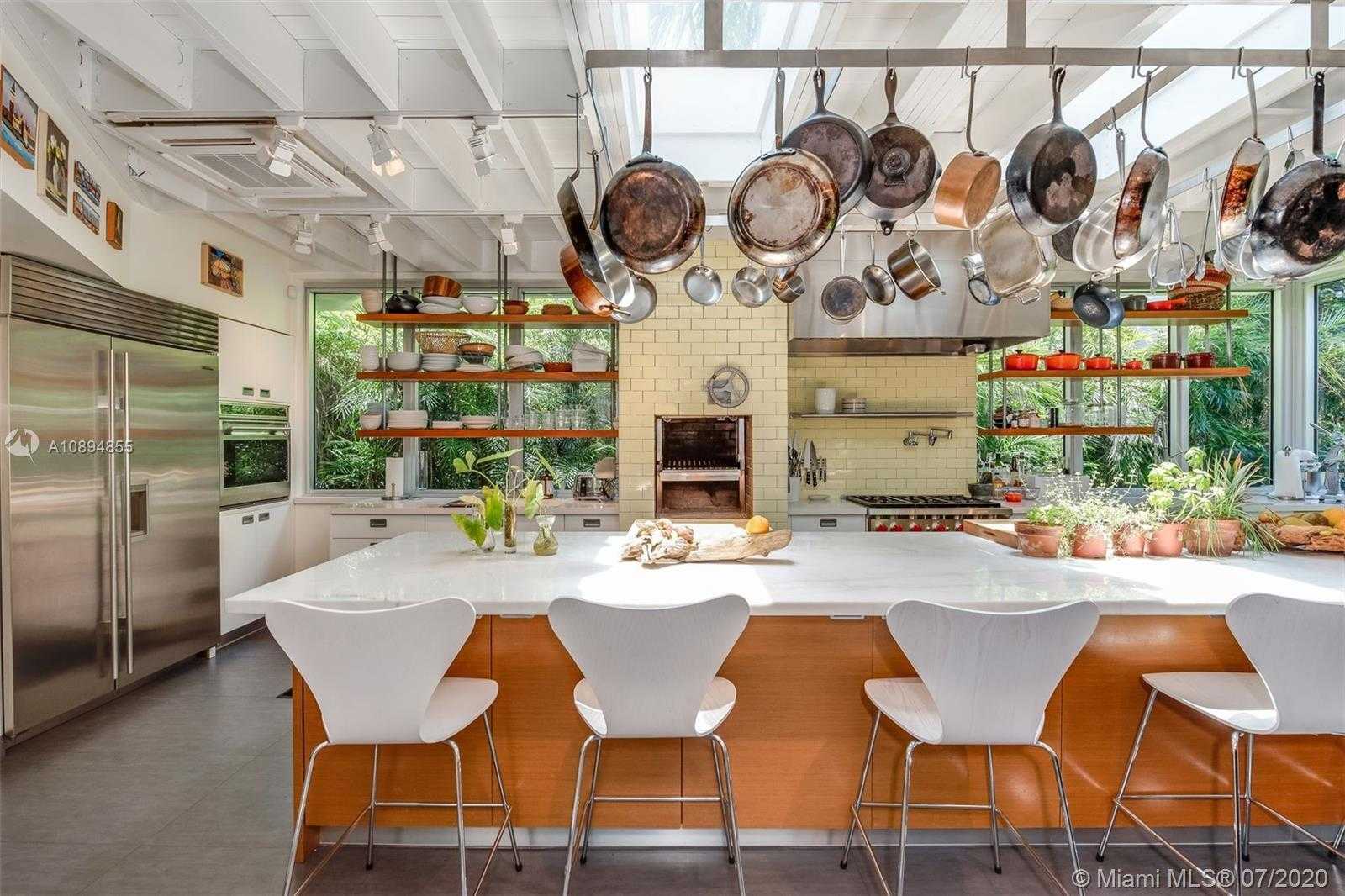 Small Image of 2801 FAIRGREEN DR, Miami Beach Number 43