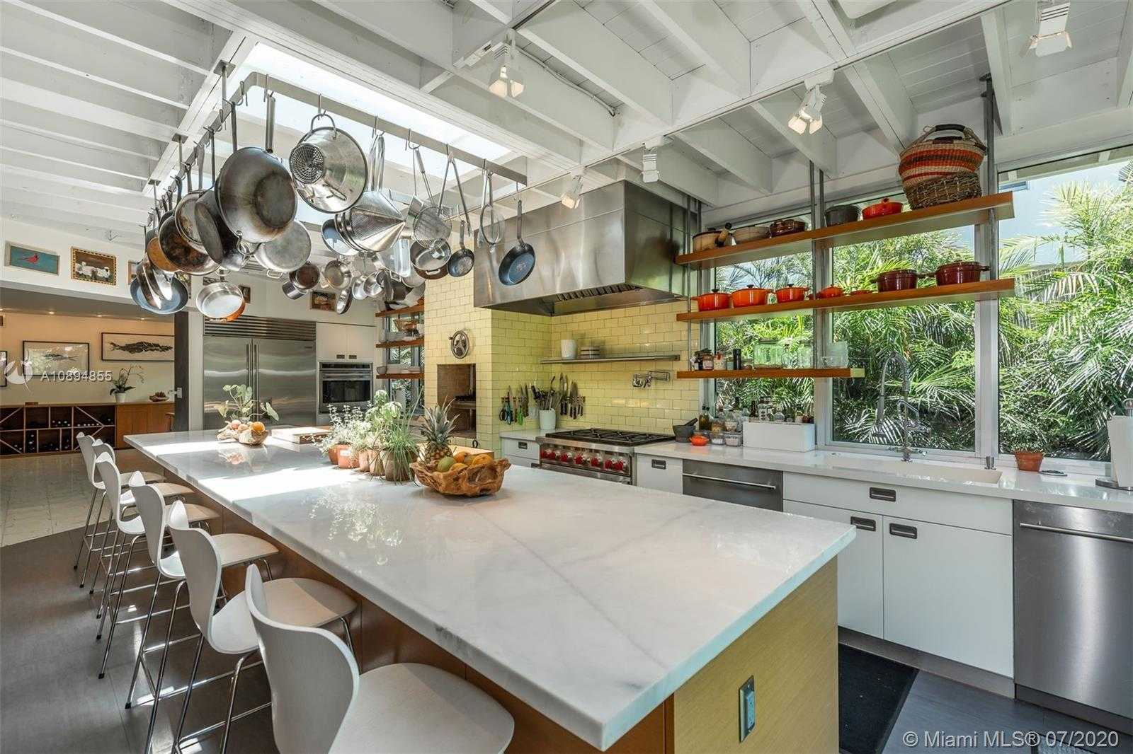 Small Image of 2801 FAIRGREEN DR, Miami Beach Number 5
