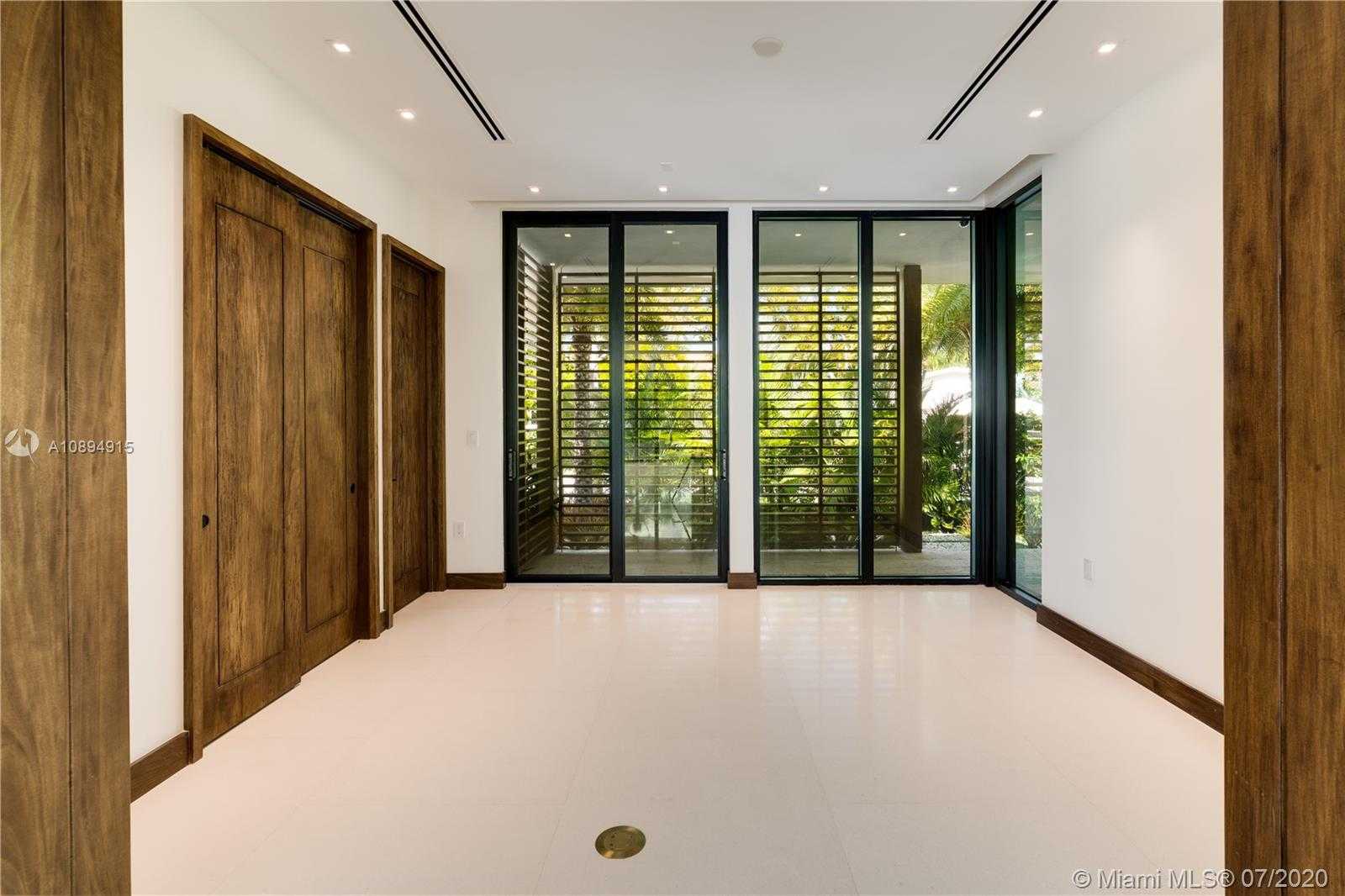 Small Image of 130 ISLAND DRIVE, Key Biscayne Number 12