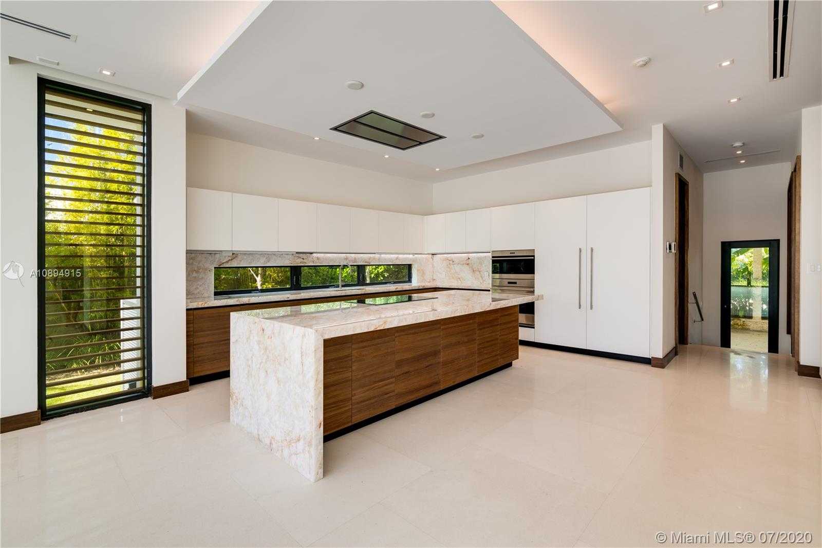 Small Image of 130 ISLAND DRIVE, Key Biscayne Number 17