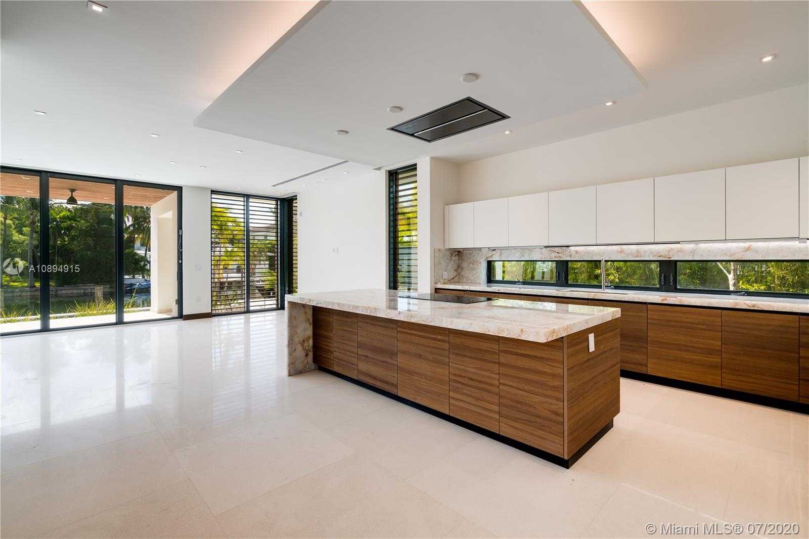 Small Image of 130 ISLAND DRIVE, Key Biscayne Number 18
