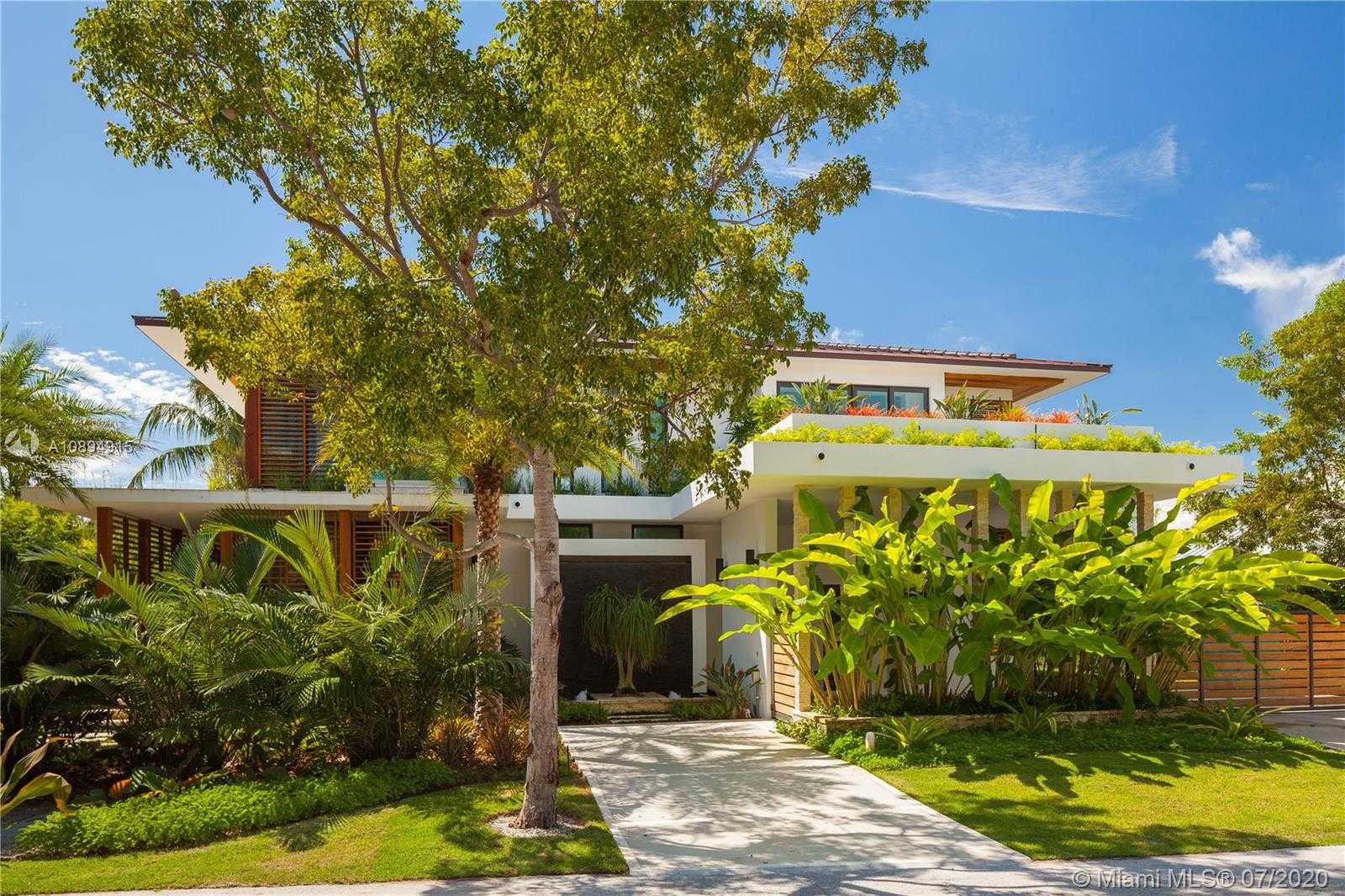 Small Image of 130 ISLAND DRIVE, Key Biscayne Number 2