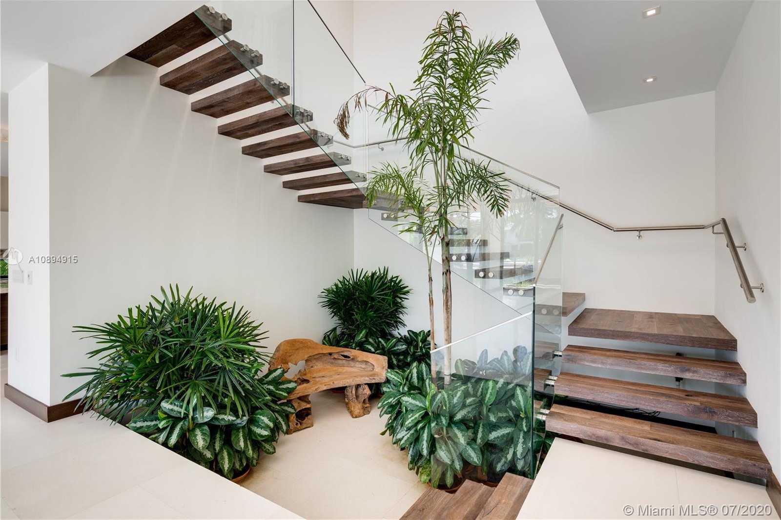 Small Image of 130 ISLAND DRIVE, Key Biscayne Number 20