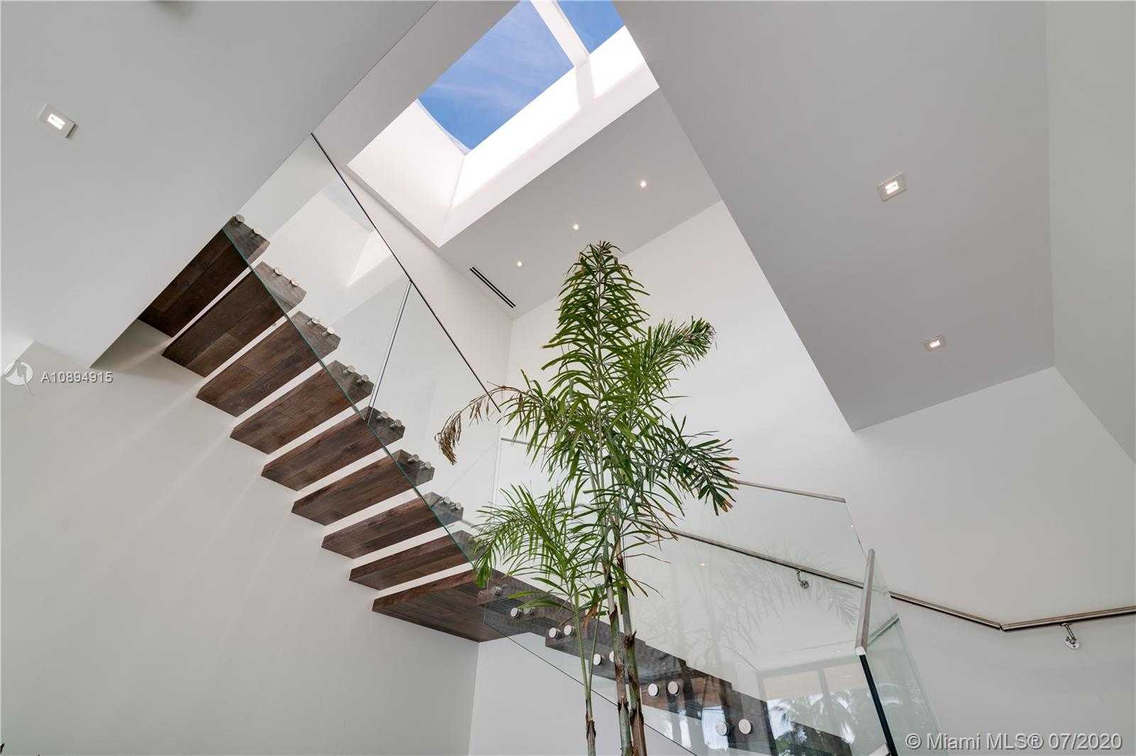 Small Image of 130 ISLAND DRIVE, Key Biscayne Number 21
