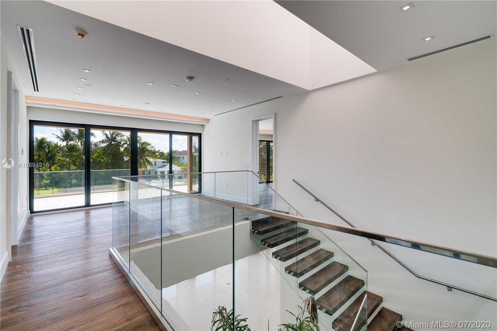 Small Image of 130 ISLAND DRIVE, Key Biscayne Number 22