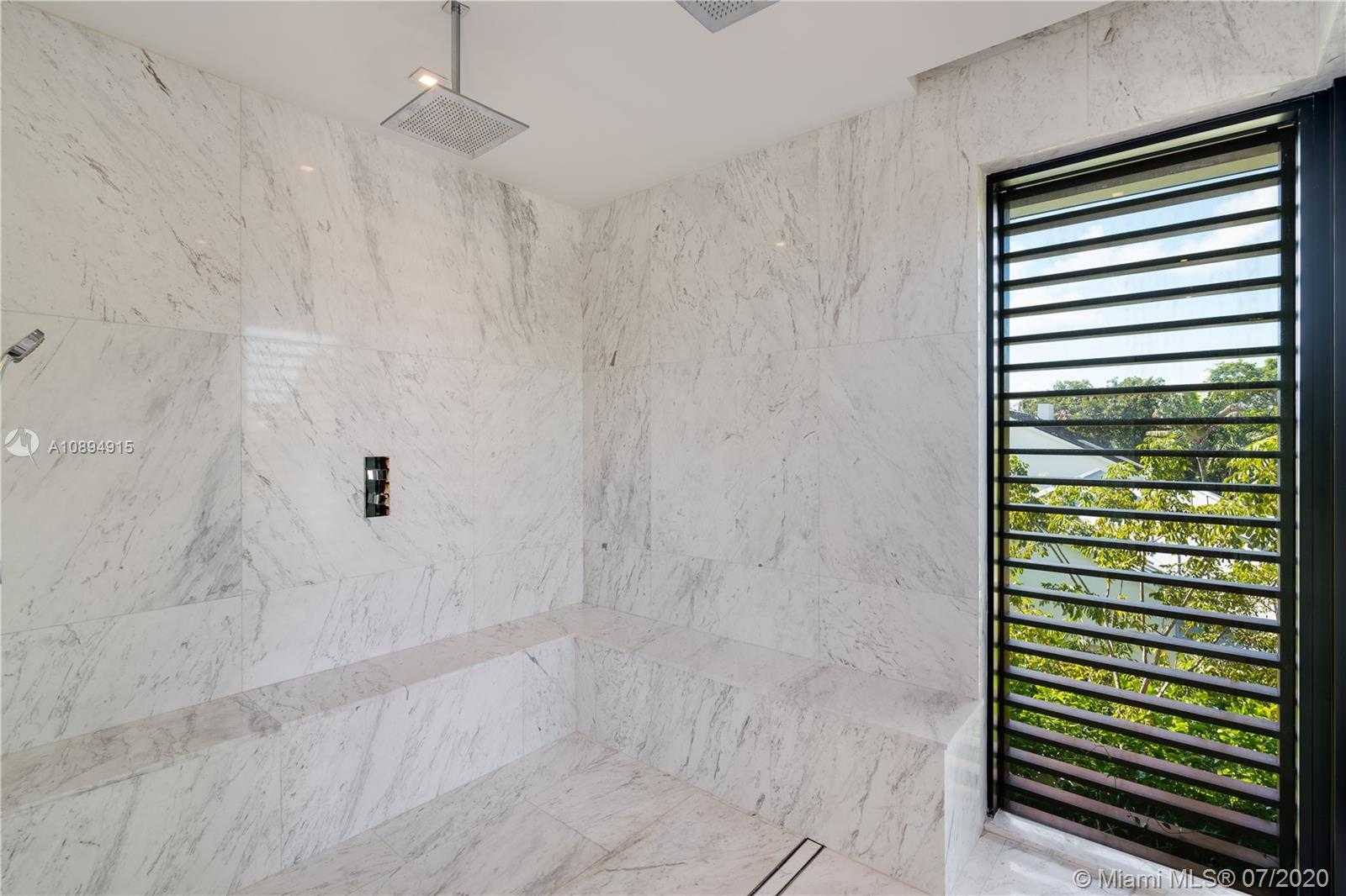 Small Image of 130 ISLAND DRIVE, Key Biscayne Number 30