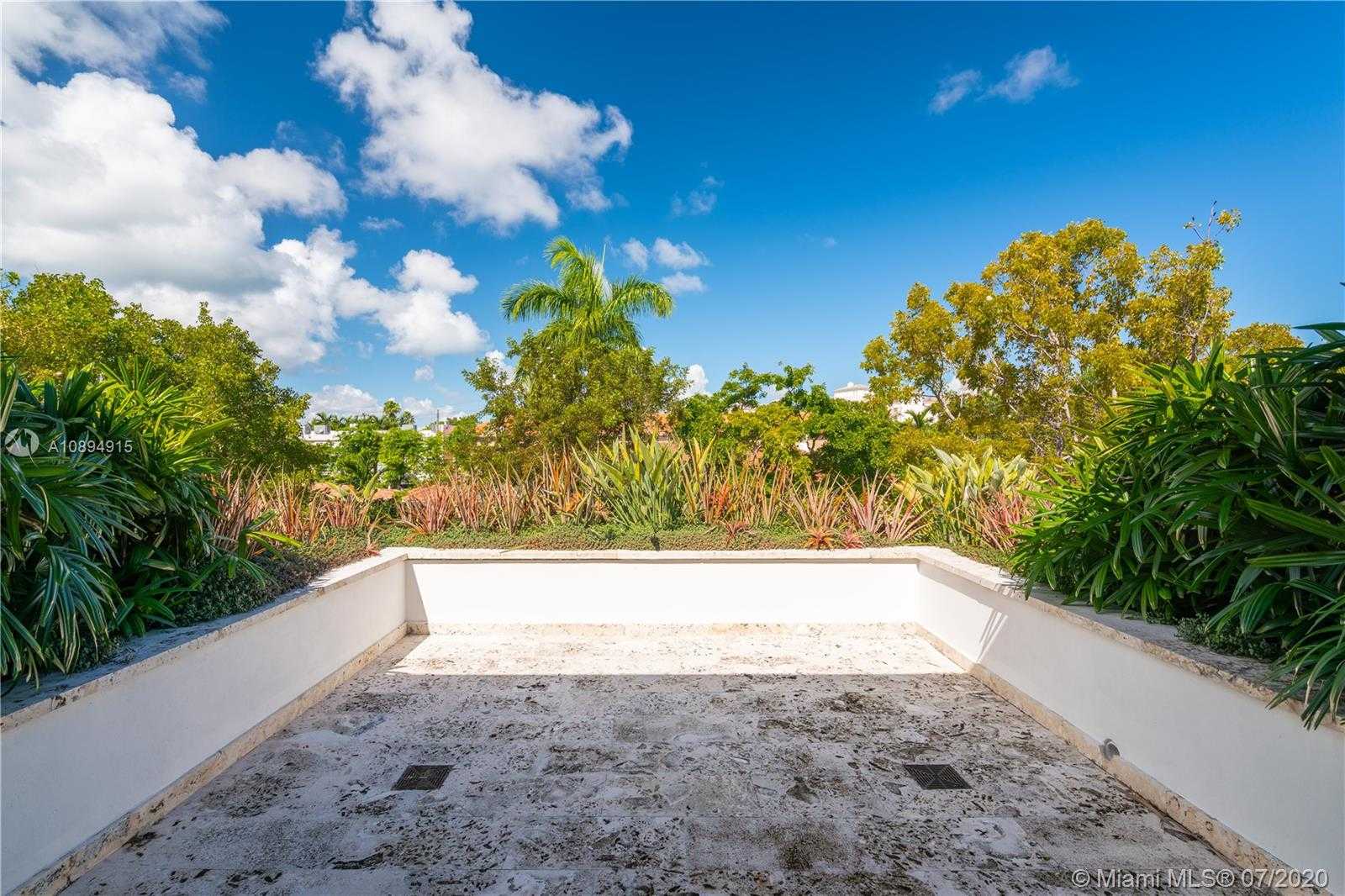 Small Image of 130 ISLAND DRIVE, Key Biscayne Number 31