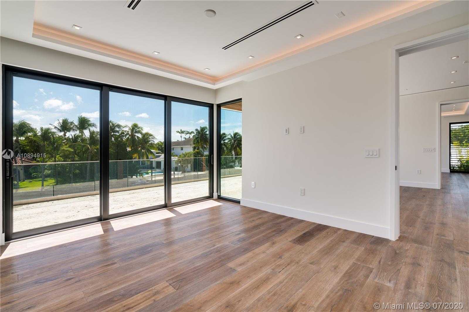 Small Image of 130 ISLAND DRIVE, Key Biscayne Number 33