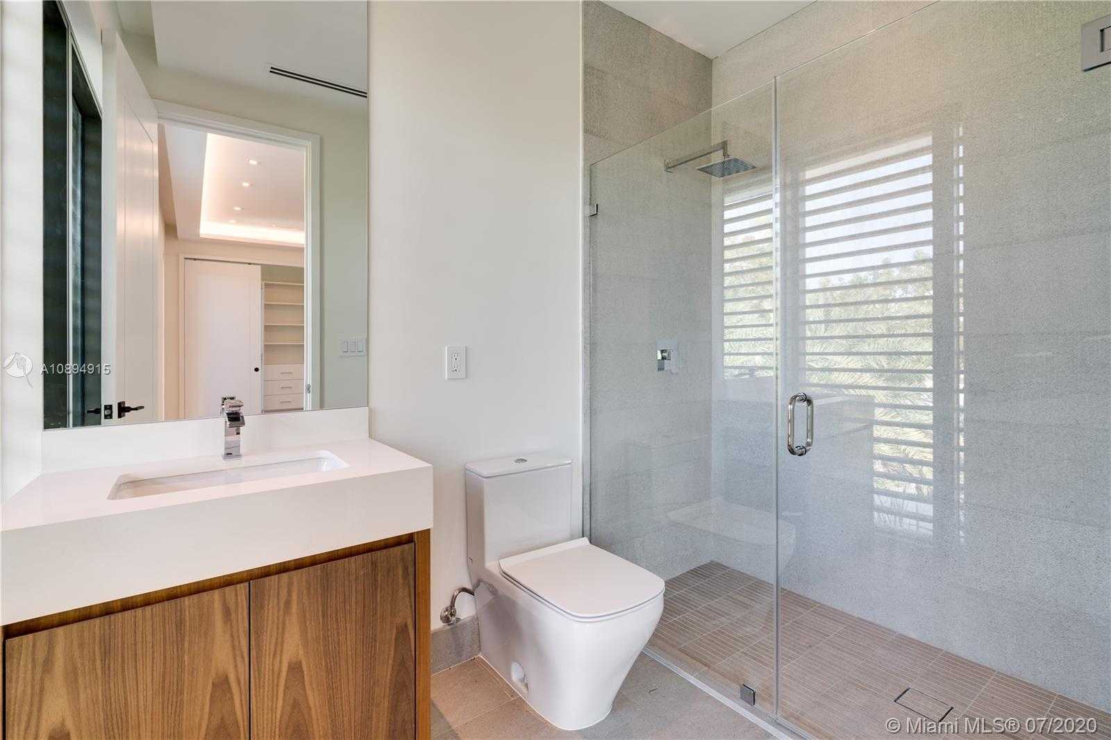 Small Image of 130 ISLAND DRIVE, Key Biscayne Number 36