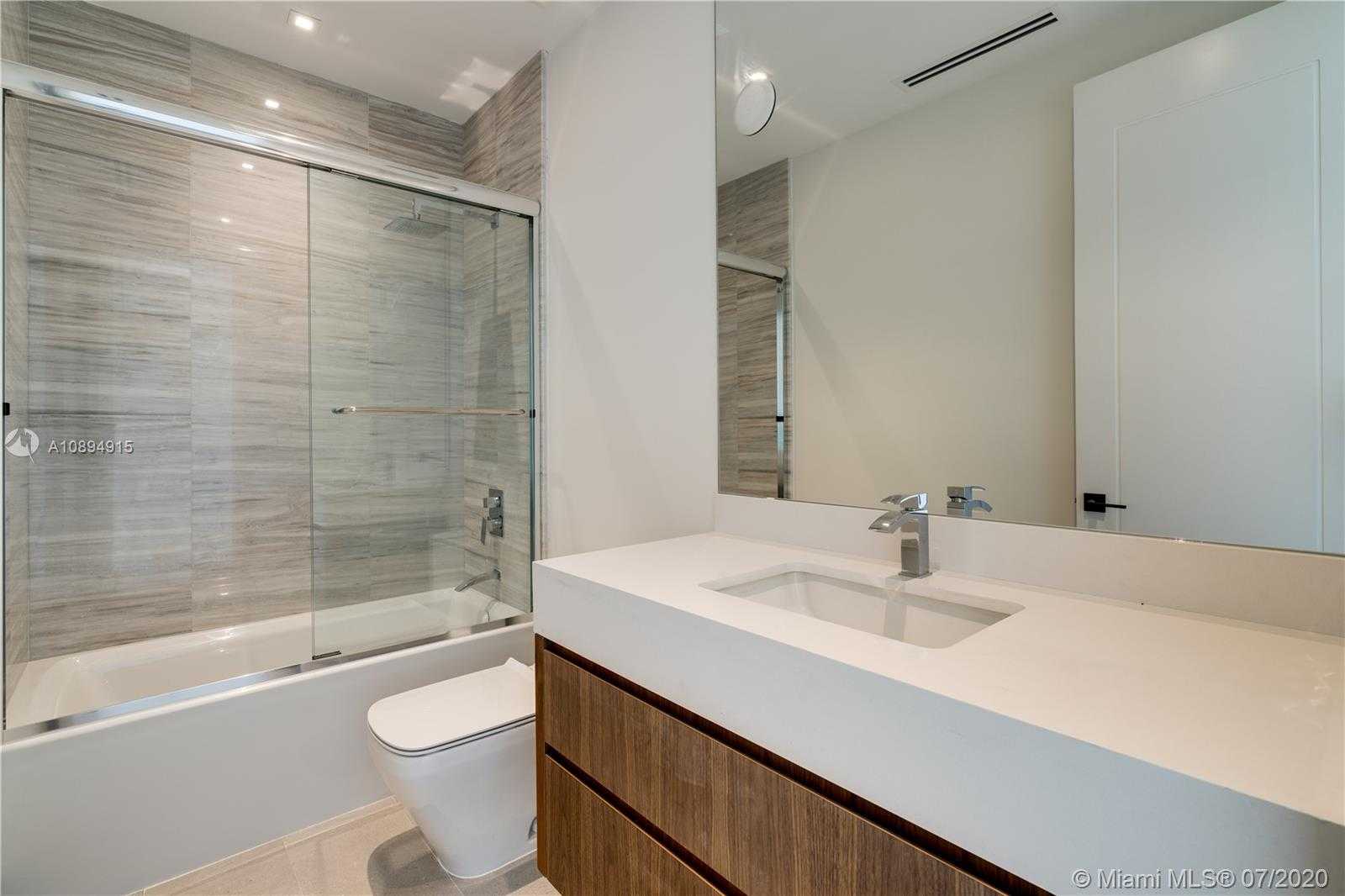 Small Image of 130 ISLAND DRIVE, Key Biscayne Number 38
