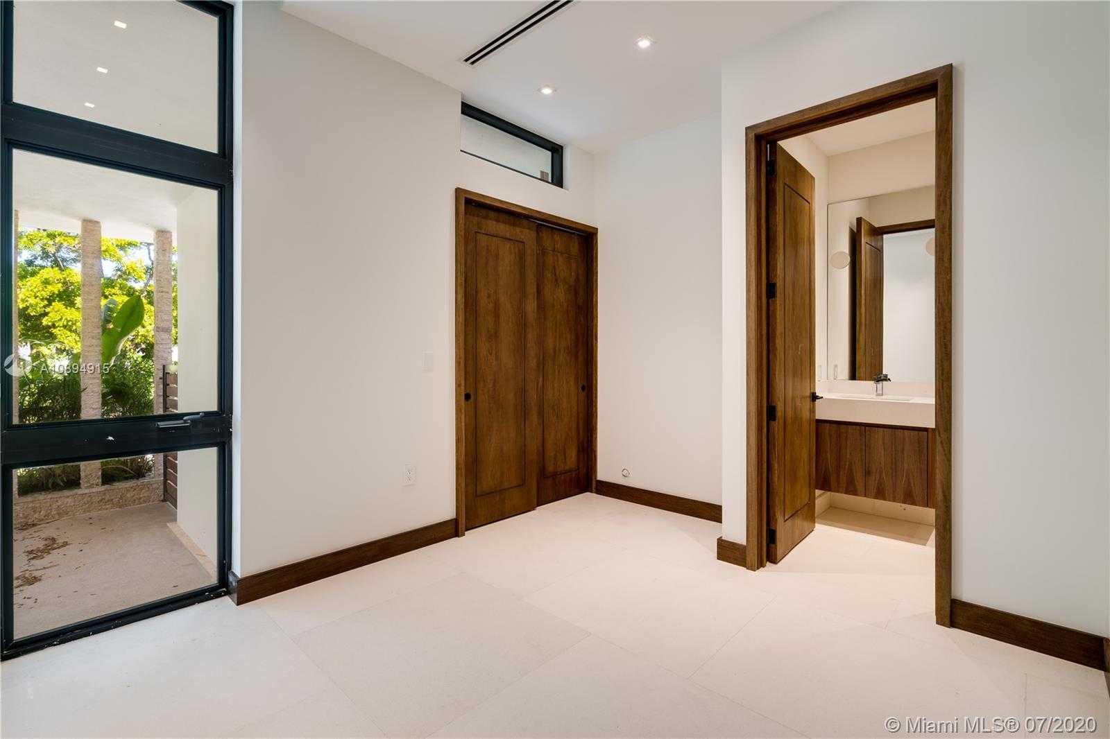 Small Image of 130 ISLAND DRIVE, Key Biscayne Number 39