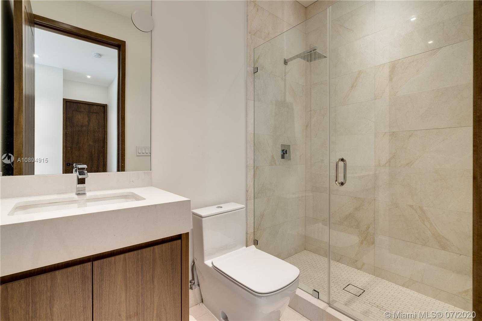 Small Image of 130 ISLAND DRIVE, Key Biscayne Number 40