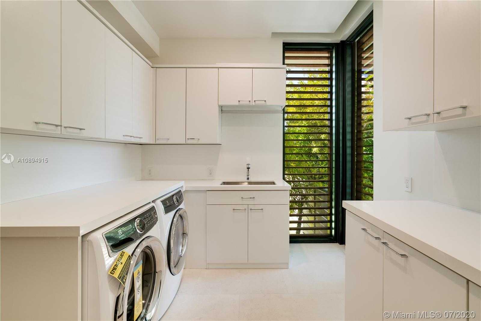 Small Image of 130 ISLAND DRIVE, Key Biscayne Number 41