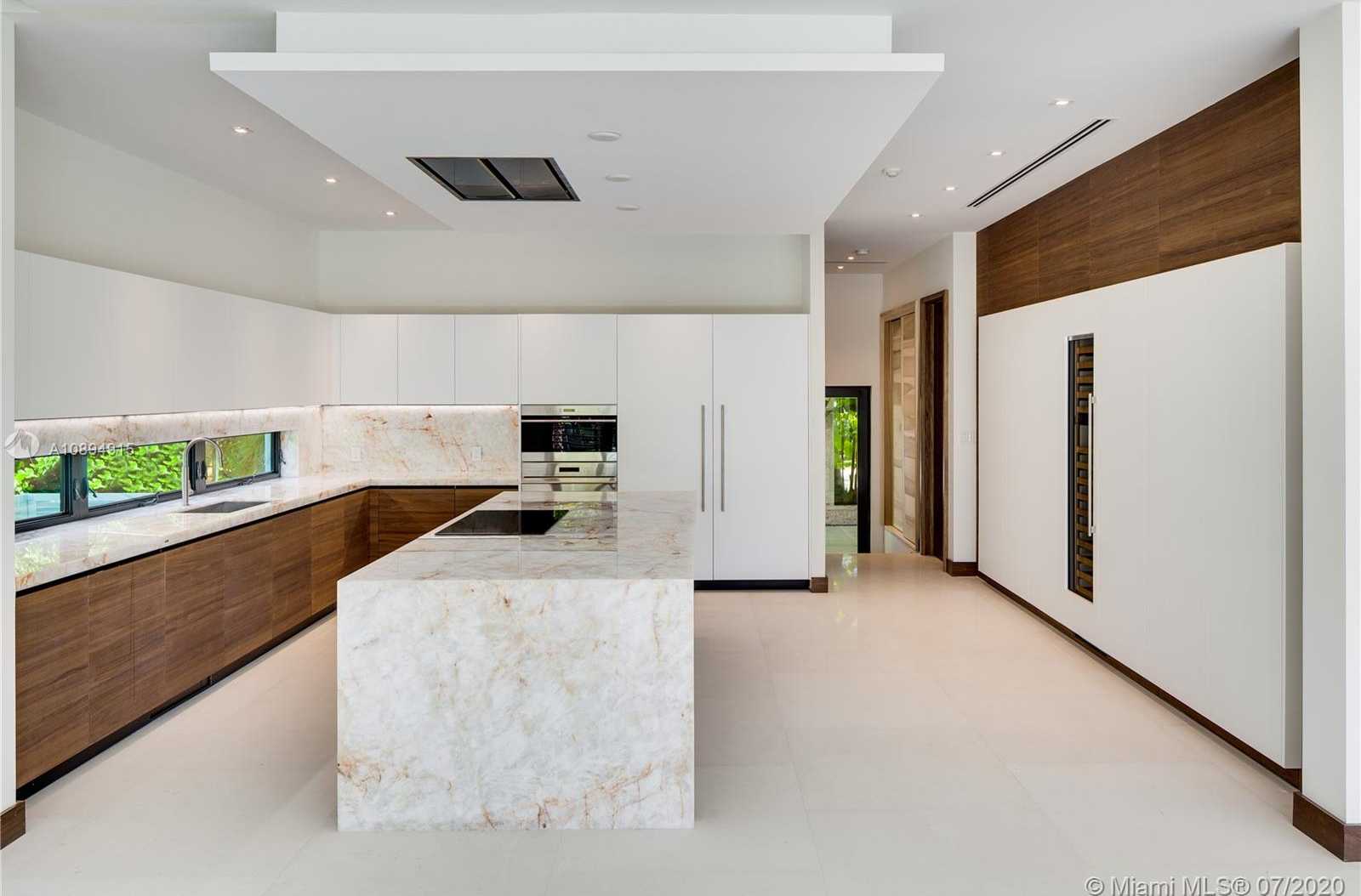 Small Image of 130 ISLAND DRIVE, Key Biscayne Number 7