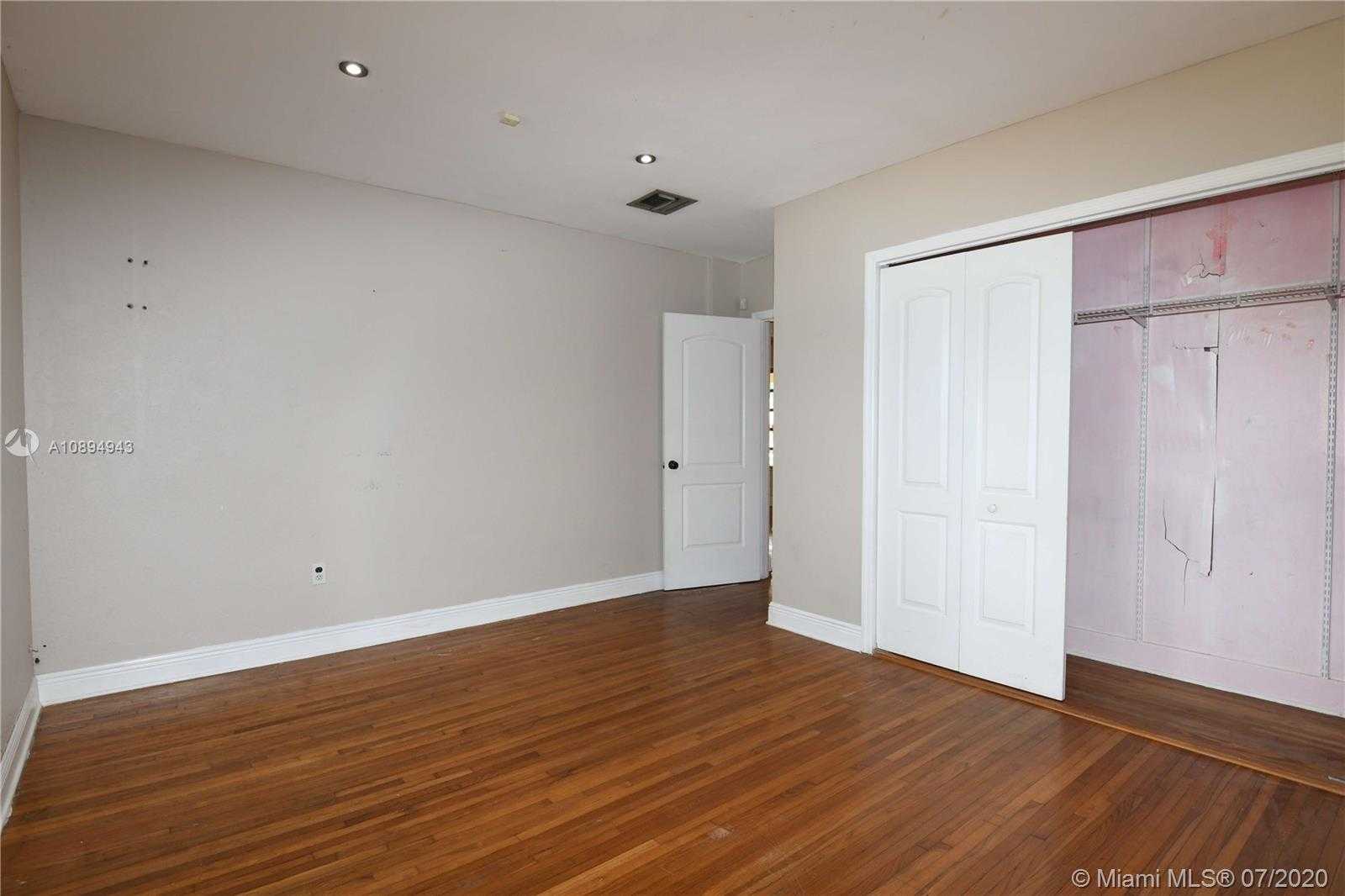 Small Image of 10950 SOUTH WEST 32ND ST, Miami Number 12