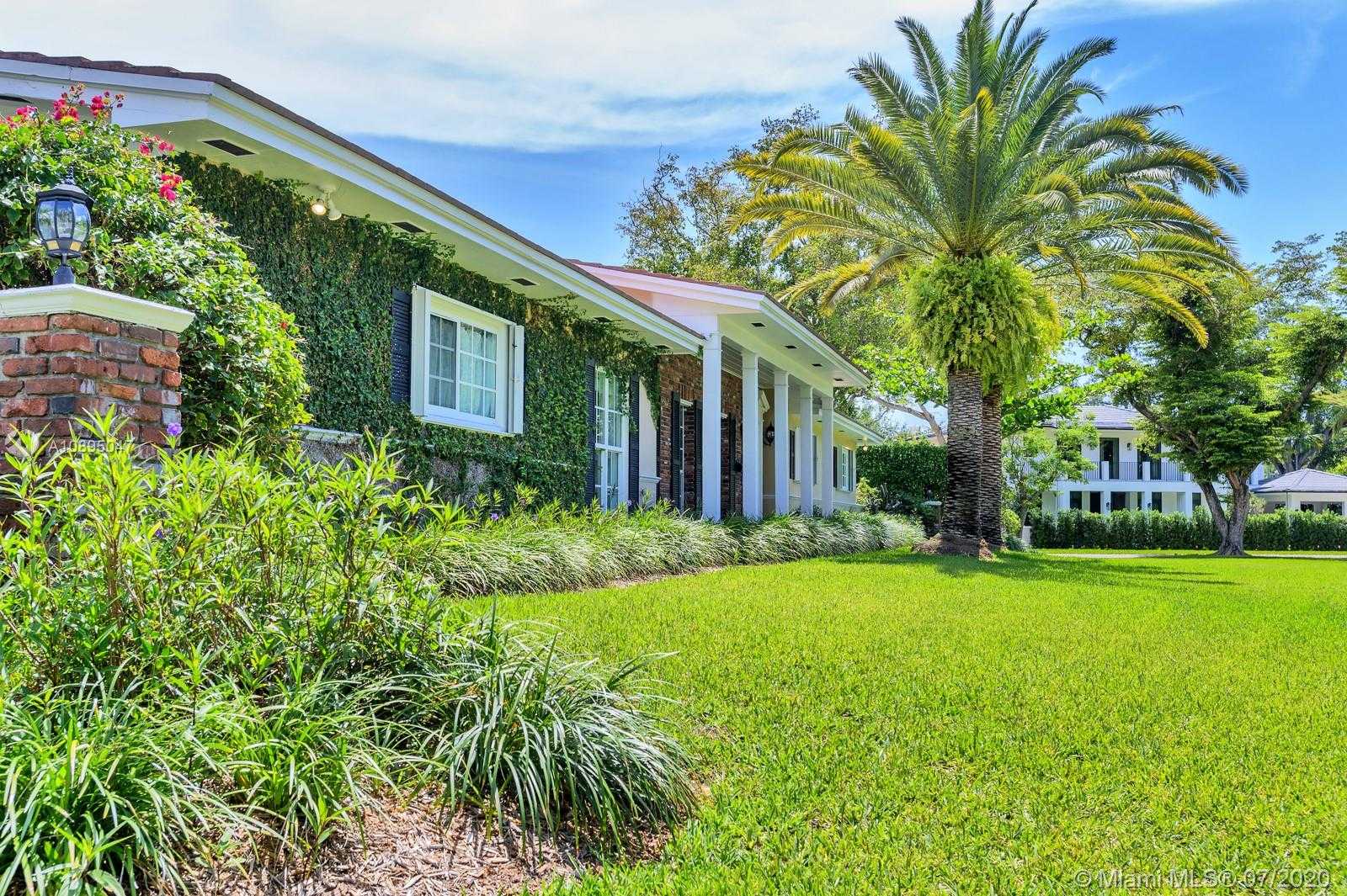Small Image of 5911 MALL, Coral Gables Number 4