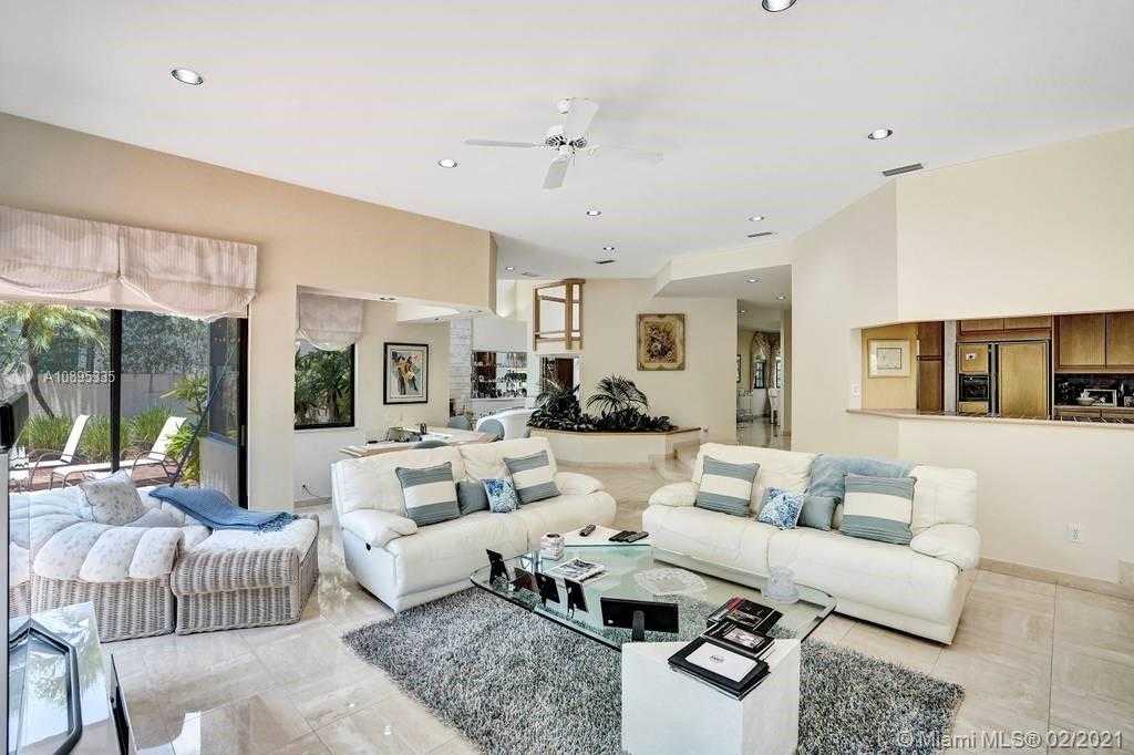 Small Image of 19924 NORTH EAST 19TH PL, Miami Number 21