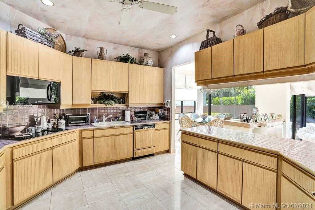Small Image of 19924 NORTH EAST 19TH PL, Miami Number 23