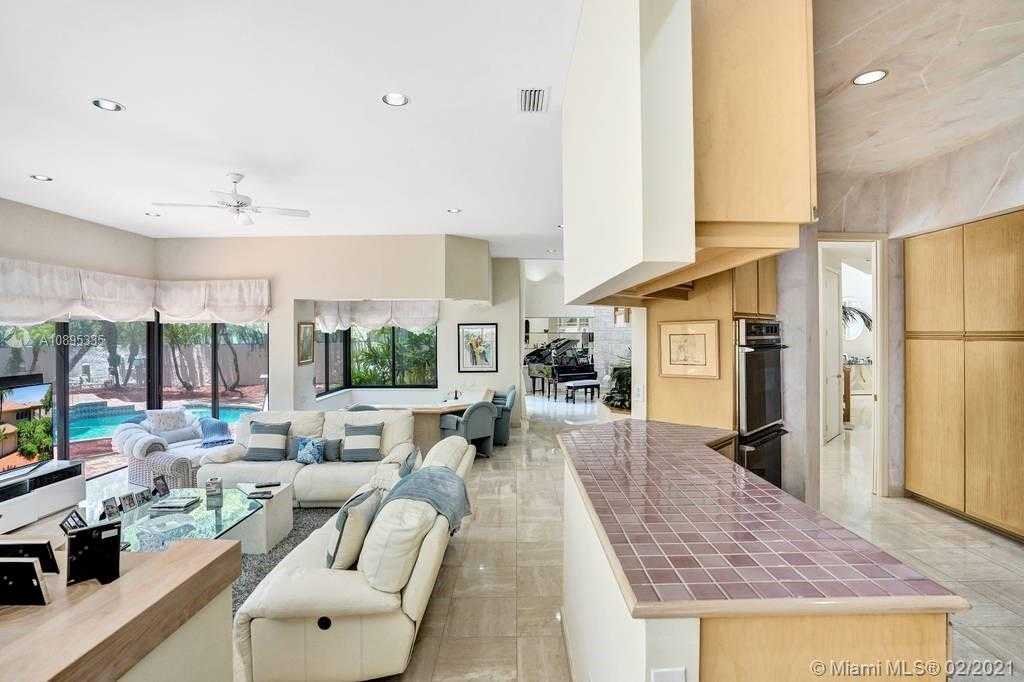 Small Image of 19924 NORTH EAST 19TH PL, Miami Number 27