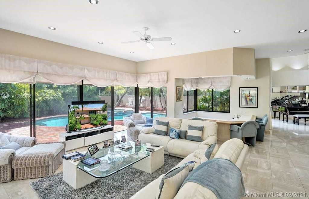 Small Image of 19924 NORTH EAST 19TH PL, Miami Number 28