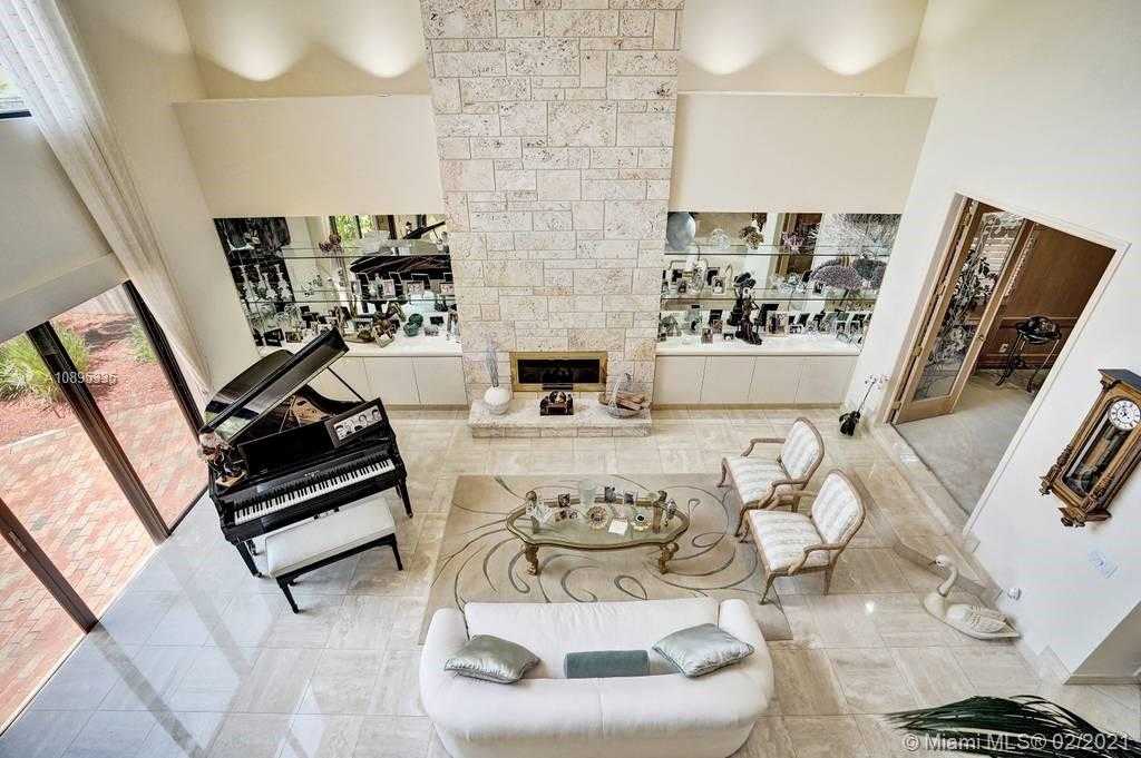 Small Image of 19924 NORTH EAST 19TH PL, Miami Number 35