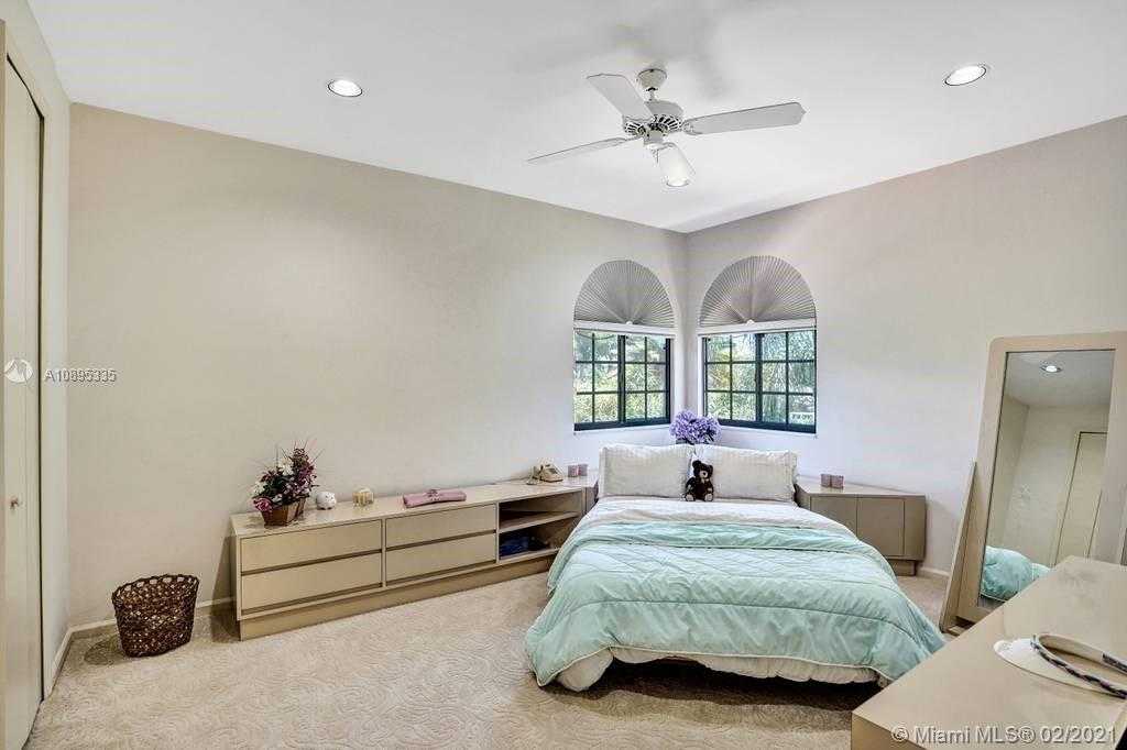 Small Image of 19924 NORTH EAST 19TH PL, Miami Number 41