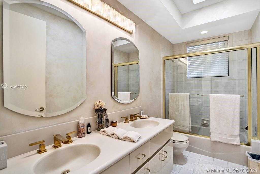 Small Image of 19924 NORTH EAST 19TH PL, Miami Number 42