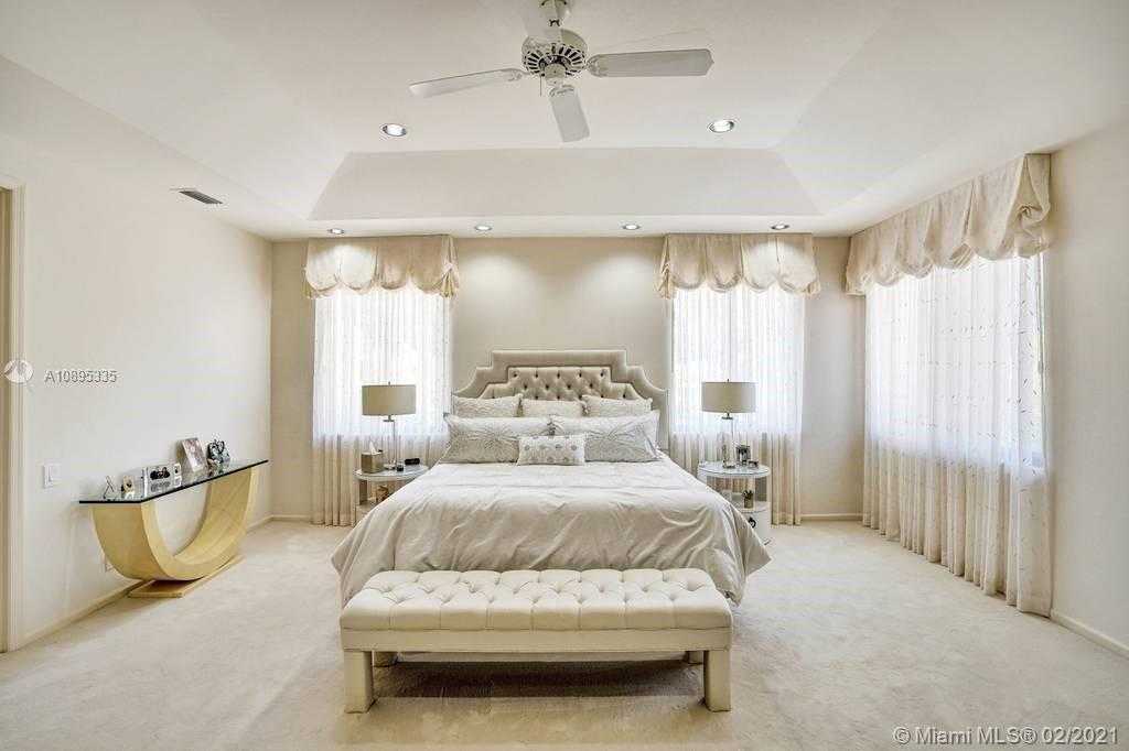 Small Image of 19924 NORTH EAST 19TH PL, Miami Number 47