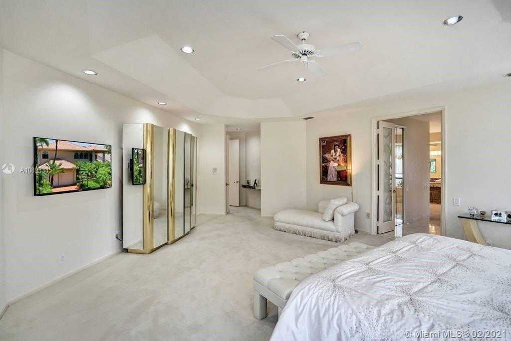 Small Image of 19924 NORTH EAST 19TH PL, Miami Number 49