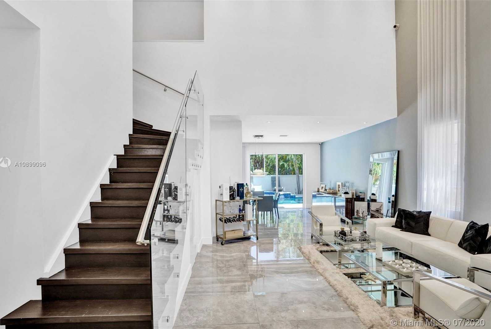 Small Image of 4019 NORTH EAST 194TH TRL, Sunny Isles Beach Number 4