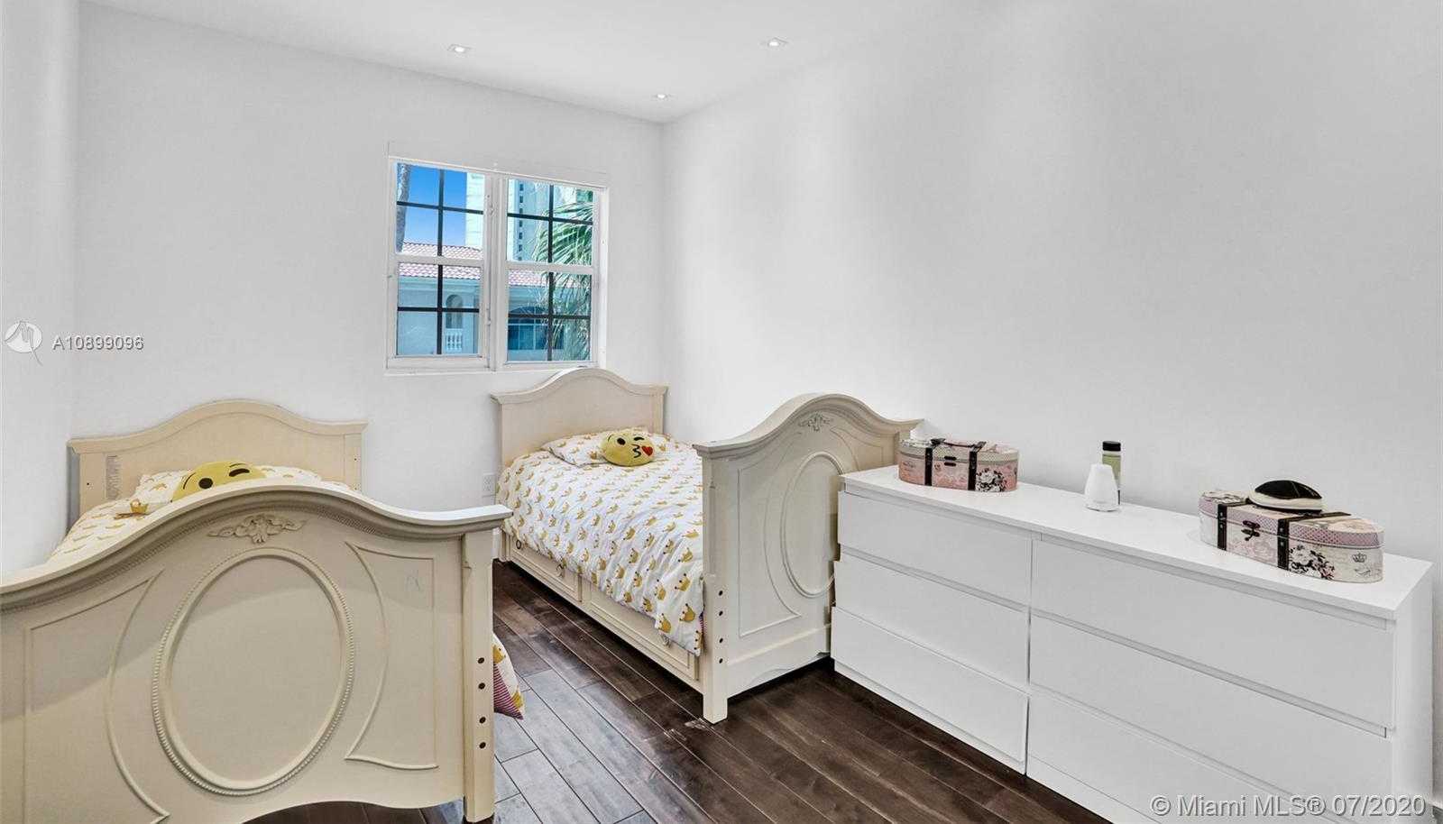 Small Image of 4019 NORTH EAST 194TH TRL, Sunny Isles Beach Number 43