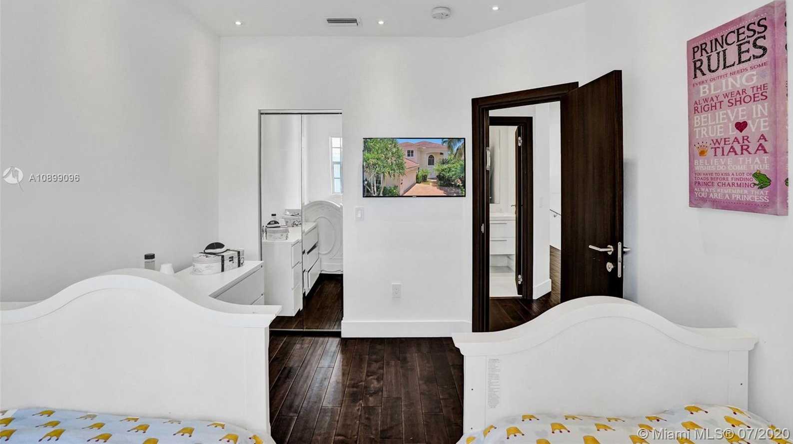 Small Image of 4019 NORTH EAST 194TH TRL, Sunny Isles Beach Number 45