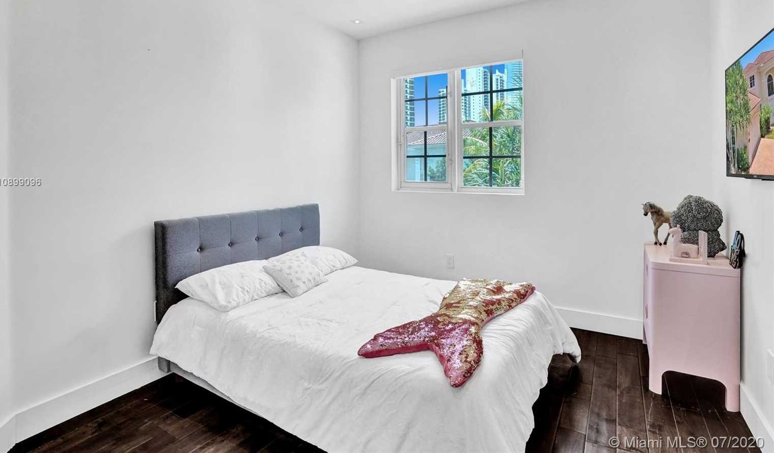 Small Image of 4019 NORTH EAST 194TH TRL, Sunny Isles Beach Number 46