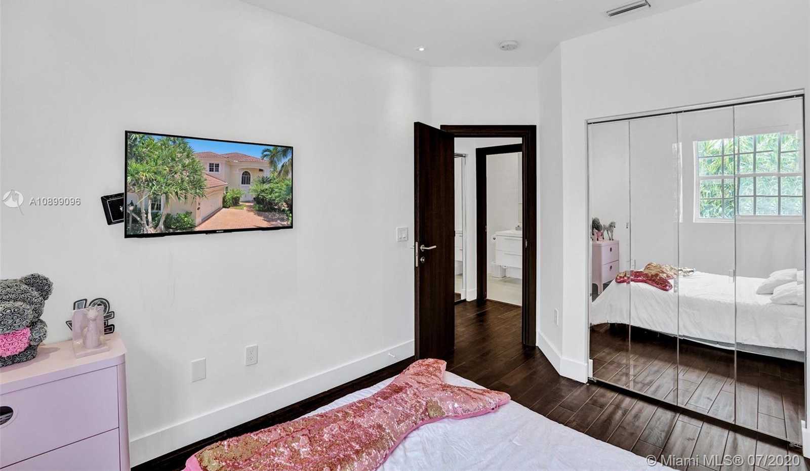 Small Image of 4019 NORTH EAST 194TH TRL, Sunny Isles Beach Number 47