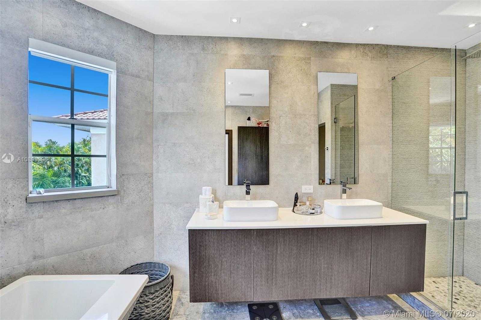 Small Image of 4019 NORTH EAST 194TH TRL, Sunny Isles Beach Number 52