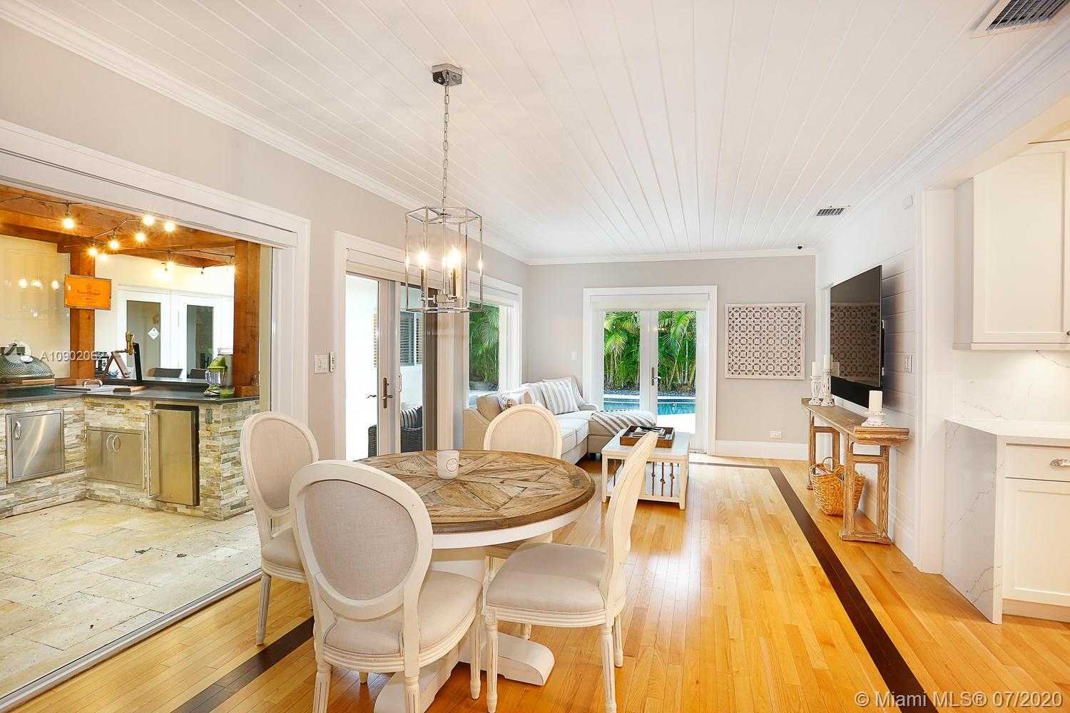 Small Image of 1236 PLACETAS AVE, Coral Gables Number 10
