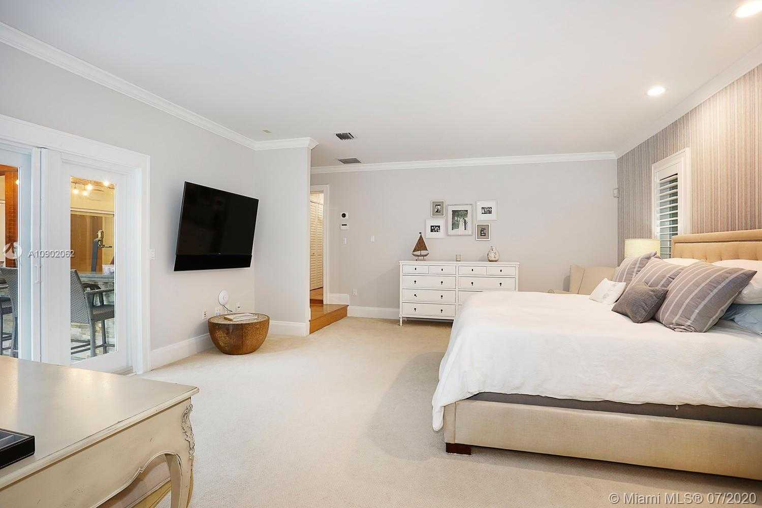 Small Image of 1236 PLACETAS AVE, Coral Gables Number 12