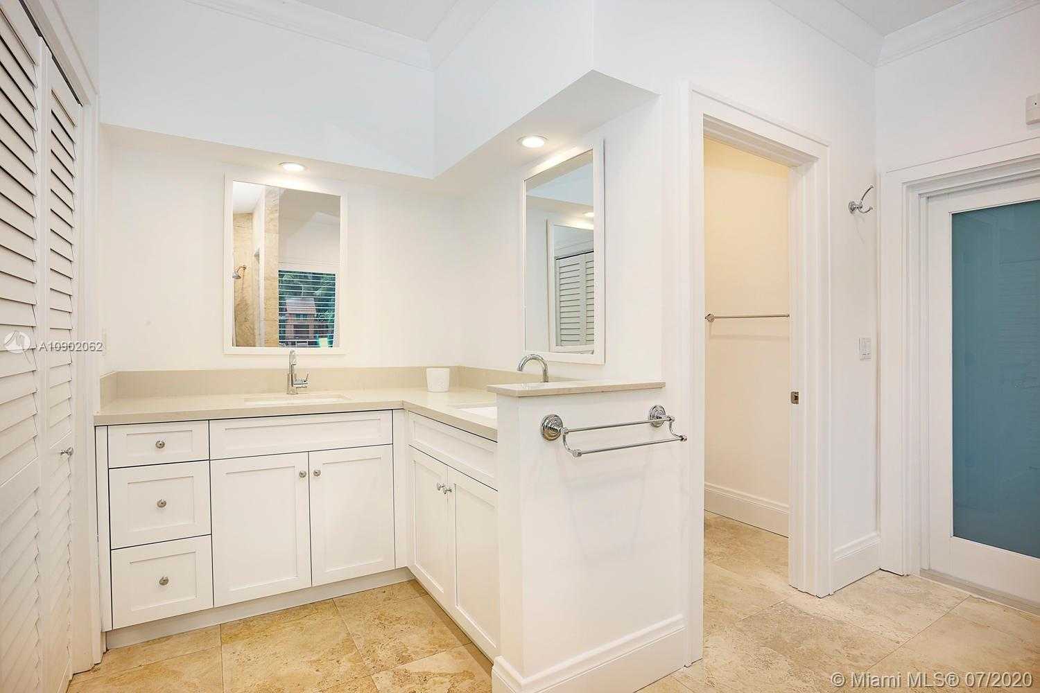 Small Image of 1236 PLACETAS AVE, Coral Gables Number 13