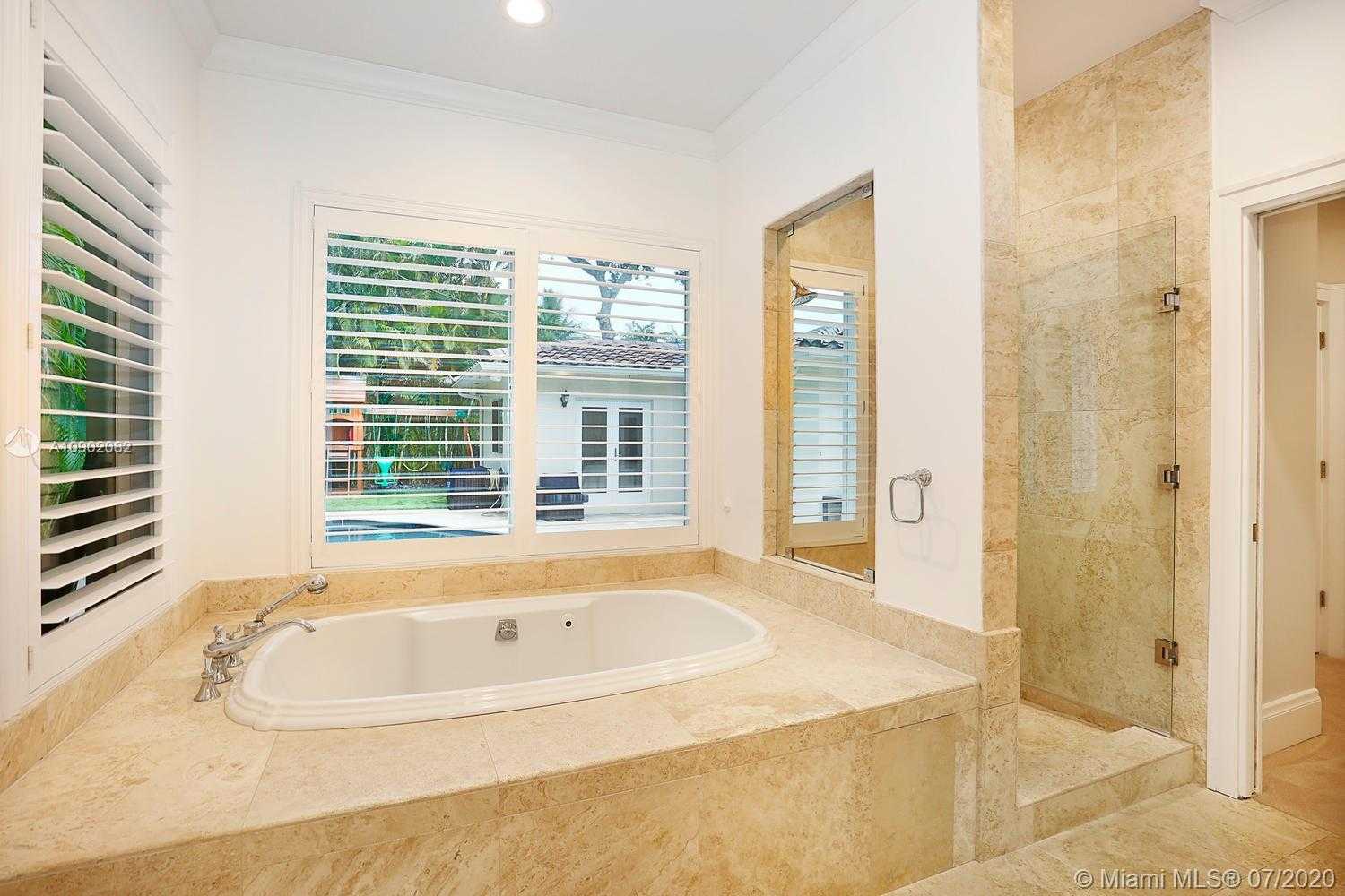 Small Image of 1236 PLACETAS AVE, Coral Gables Number 14