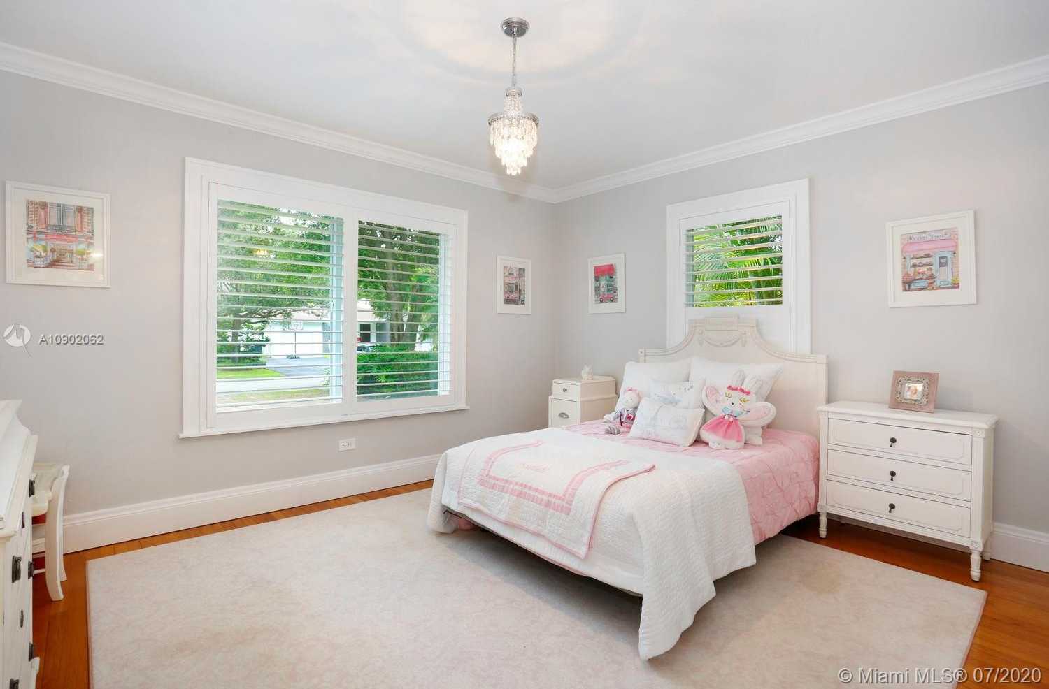 Small Image of 1236 PLACETAS AVE, Coral Gables Number 15