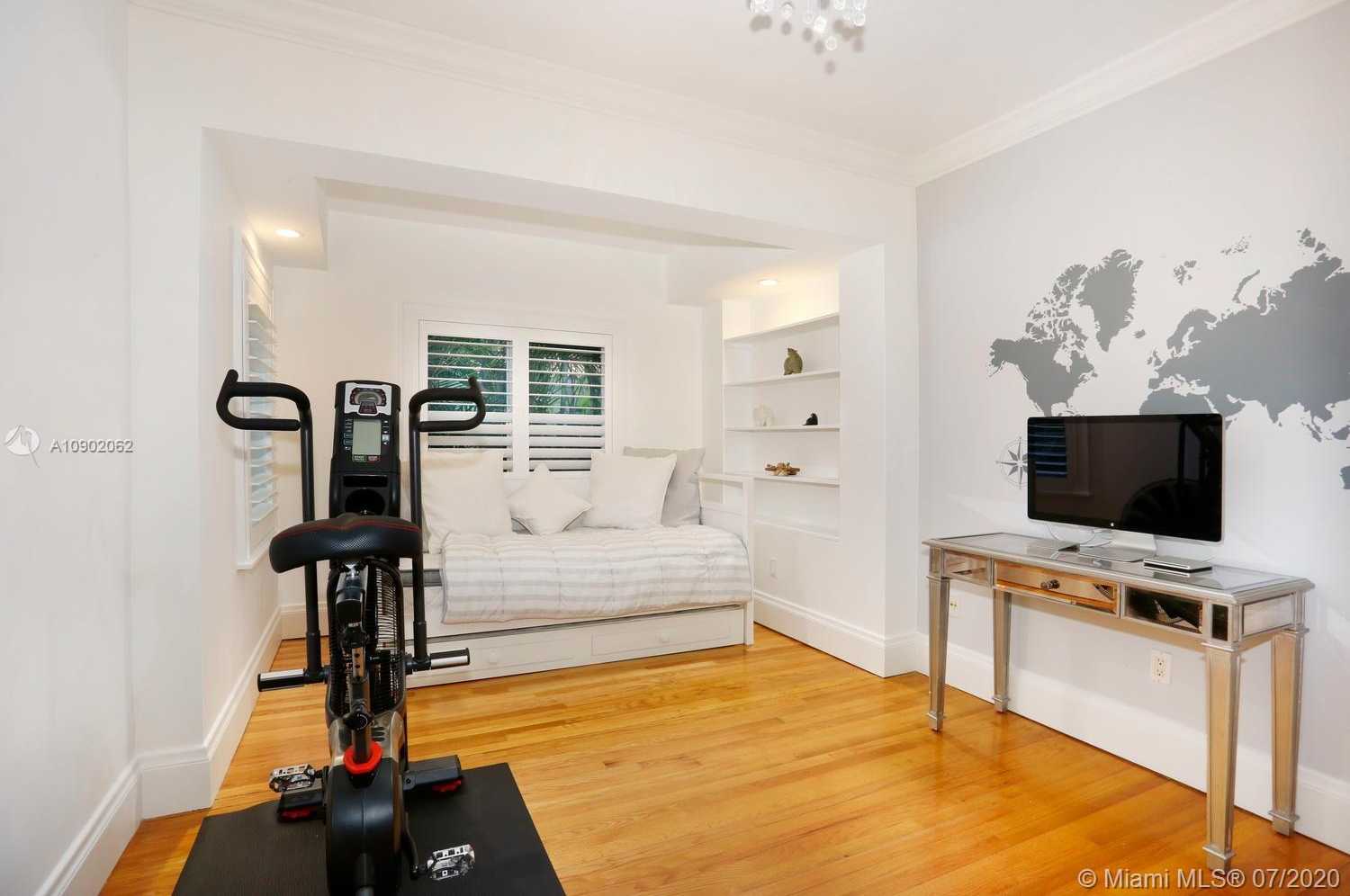 Small Image of 1236 PLACETAS AVE, Coral Gables Number 17