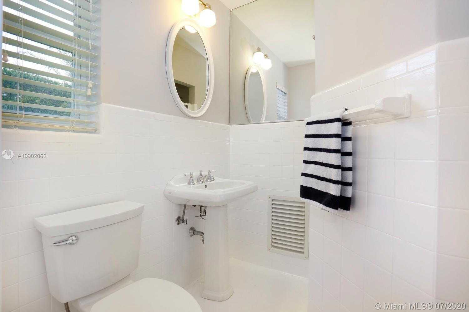 Small Image of 1236 PLACETAS AVE, Coral Gables Number 19